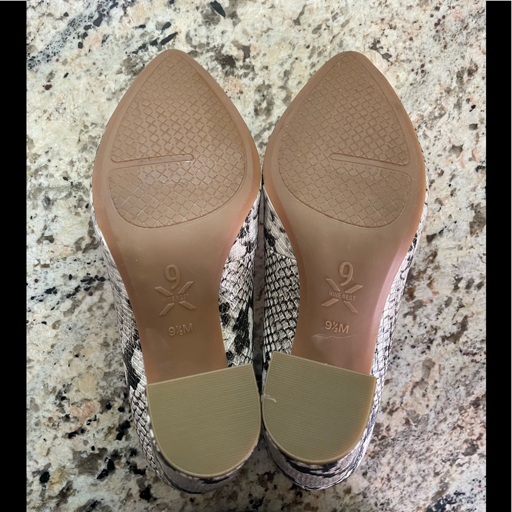 Nine West Snake/Python Block Heel Pumps Size 9.5 - Picture 6 of 13